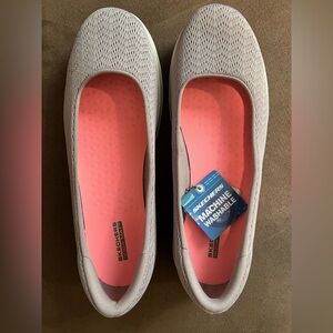 Skechers On-The-Go Machine Washable Go Walk Lite in Beige Size 10